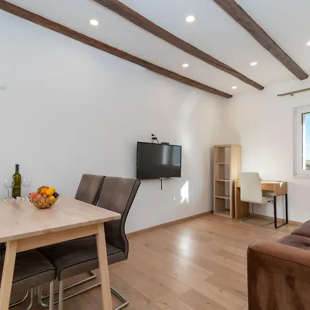 아파트 Lara's House By Interhome *