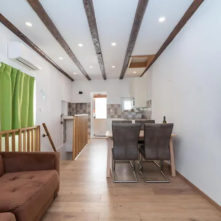 Lara's House By Interhome Apartment
